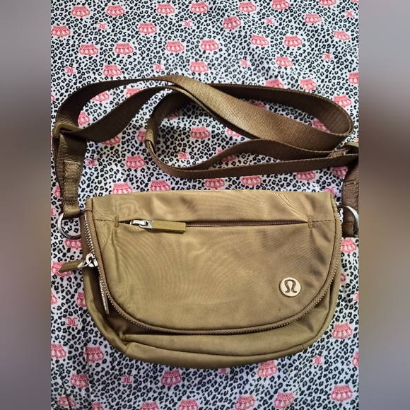 Lululemon - Picture 1 of 3